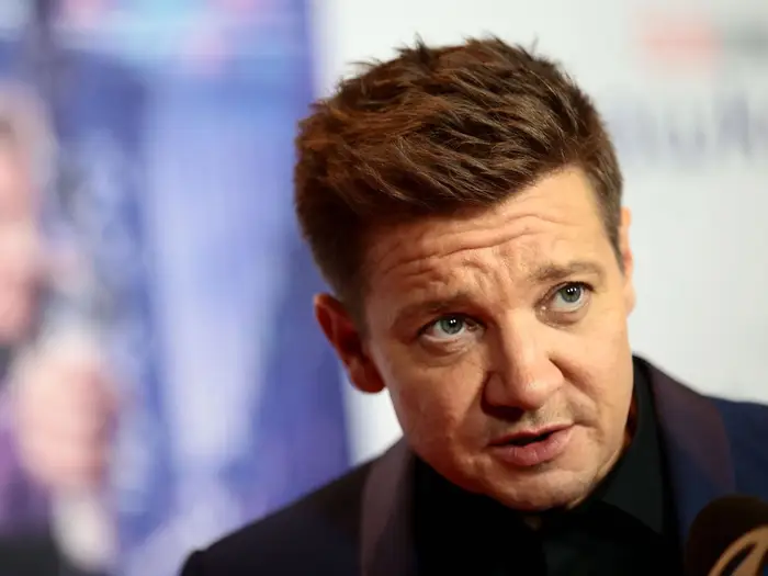 After snow plow accident, Jeremy Renner signed "I'm sorry" to family 2023 3