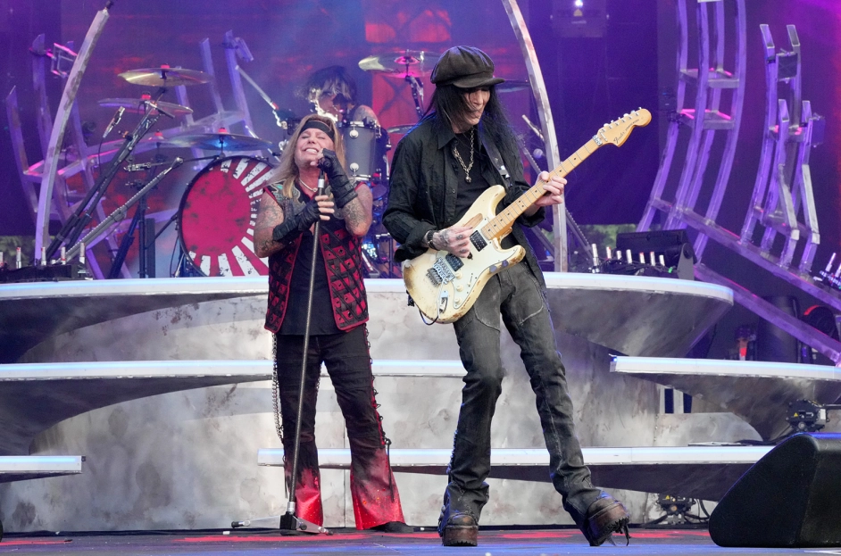 Mick Mars On Motley Crue Suing Him & "Pulling This Shit," Says "I Carried These B*stards For Years" 2023 3