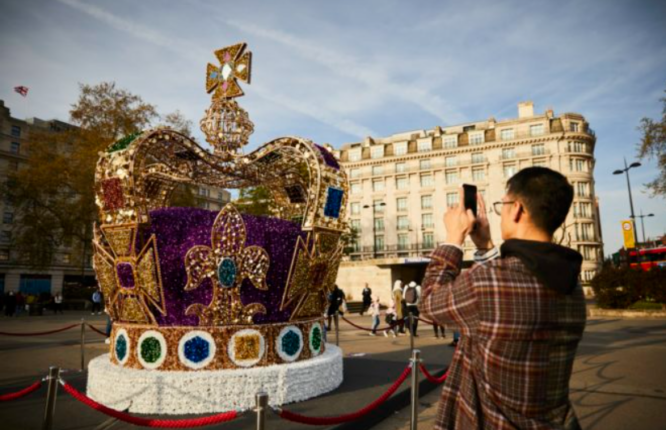 Marble Arch Has a Massive Crown Installation 2023