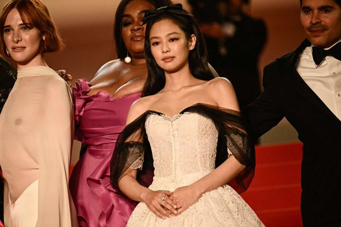 Jennie debuts in Cannes in Chanel couture 2023 3